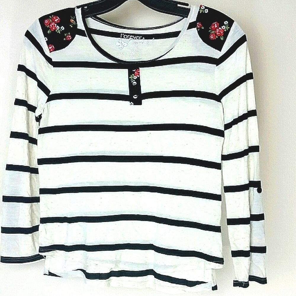 T-shirt long sleeve Cream black striped Floral